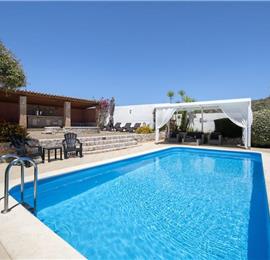 4 bedroom villa with pool close to beach on Akrotiri peninsula, sleeps 8